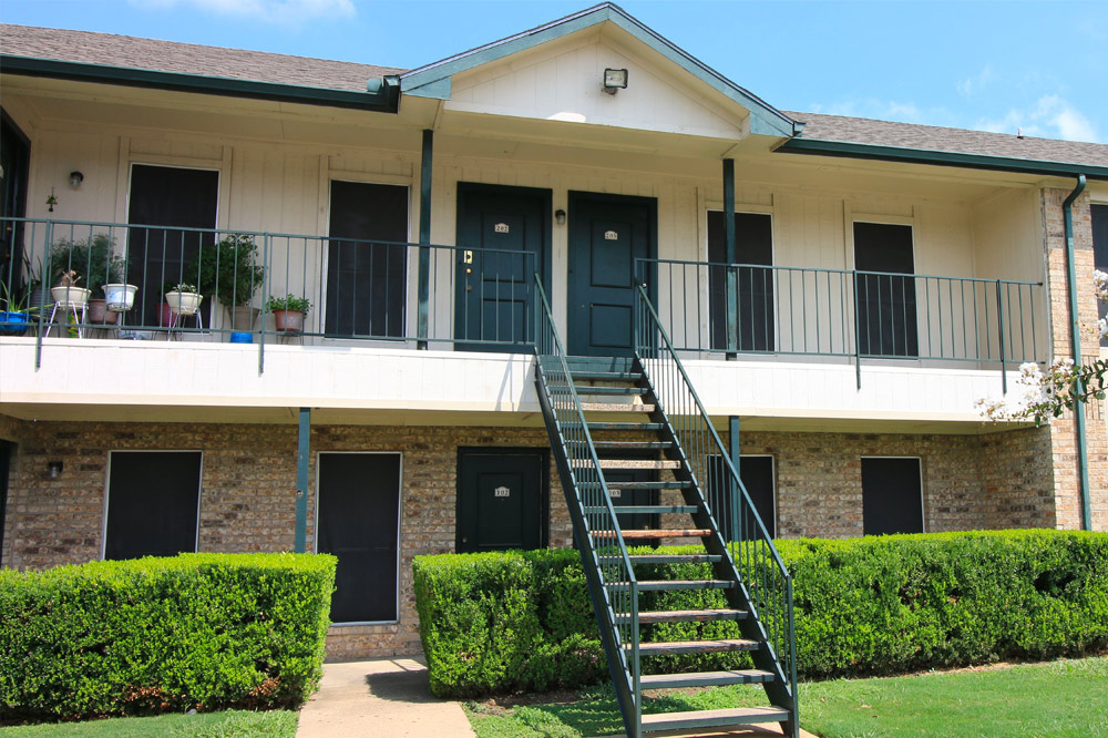 The Bel-Aire Apartments is located in Arlington, TX; an area placed perfectly between Fort Worth and the Dallas area.