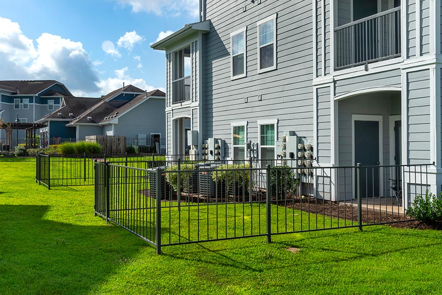 apartment fenced-in yard
