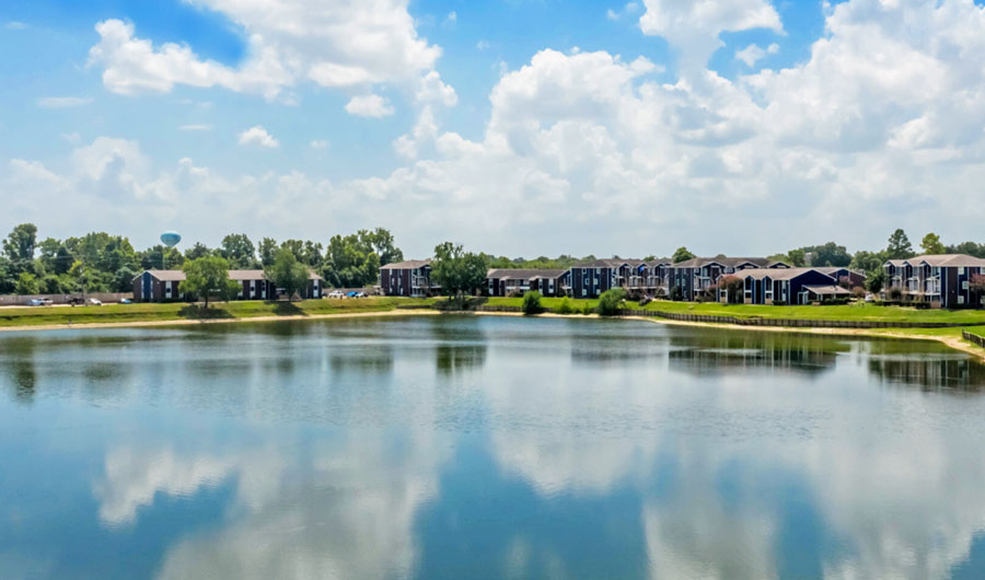 2 Lakes with Fountain